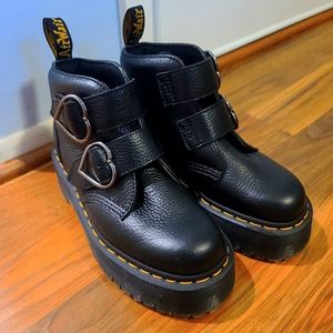 WORN ONCE Doc Martens Devon Heart (size US 7)